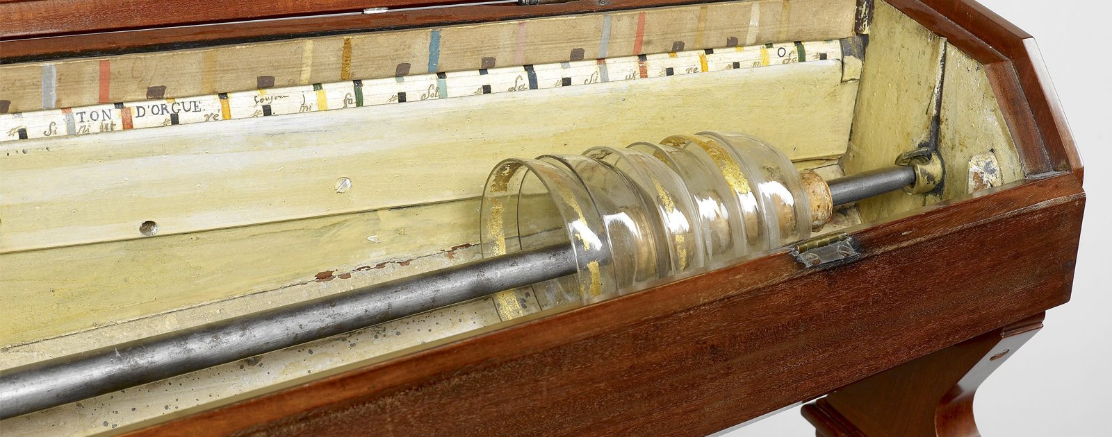 Photo d'un harmonica de verre