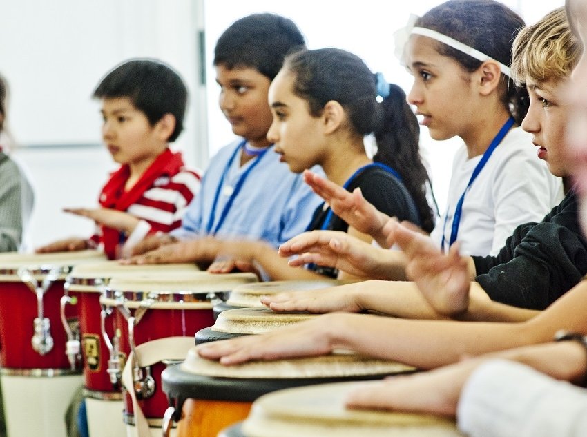 Atelier scolaire, percussions Cuba